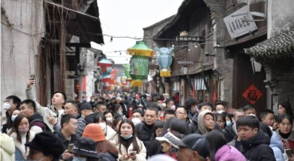 Wuzhen sees peak tourist numbers during Lunar New Year holiday